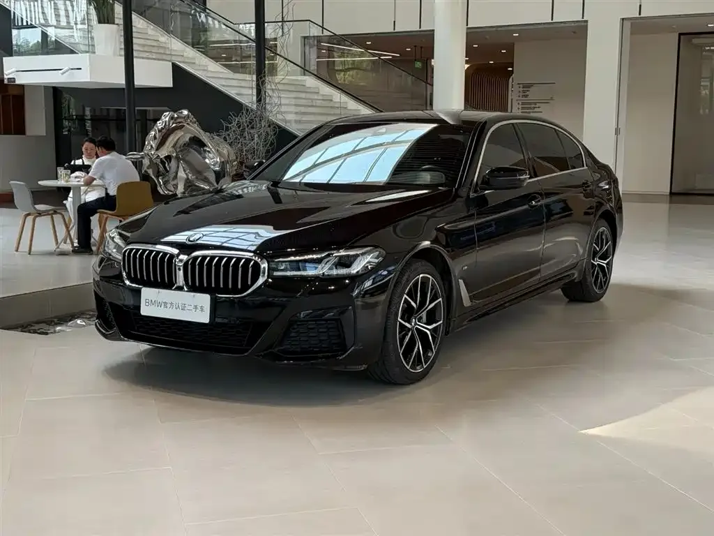 BMW 5 Series — фото 1