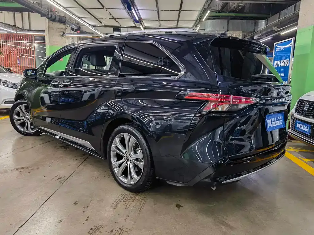 Toyota Sienna — фото 10