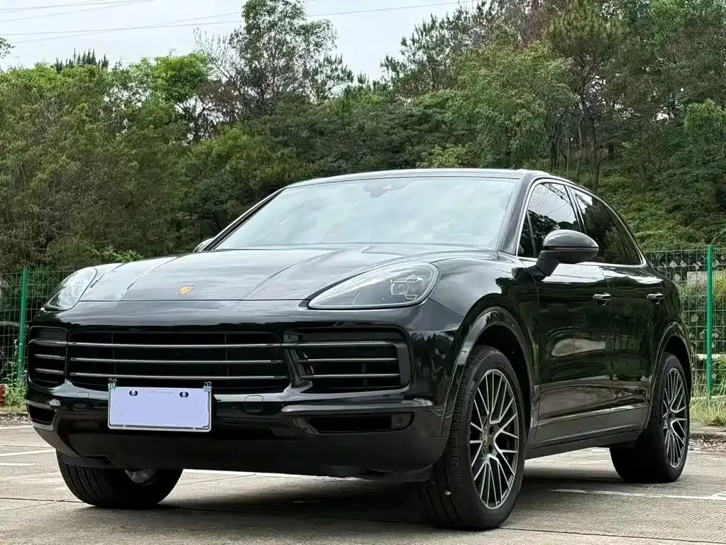 Porsche Cayenne — фото 1