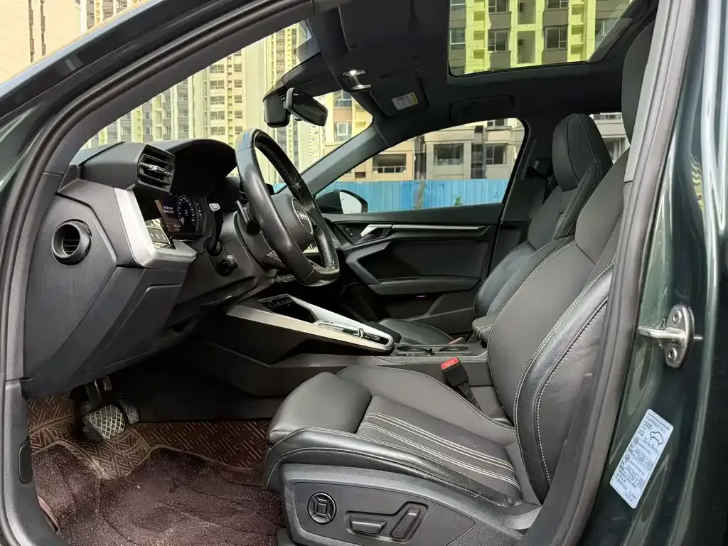 Audi A3 2023 из CN, фото 2