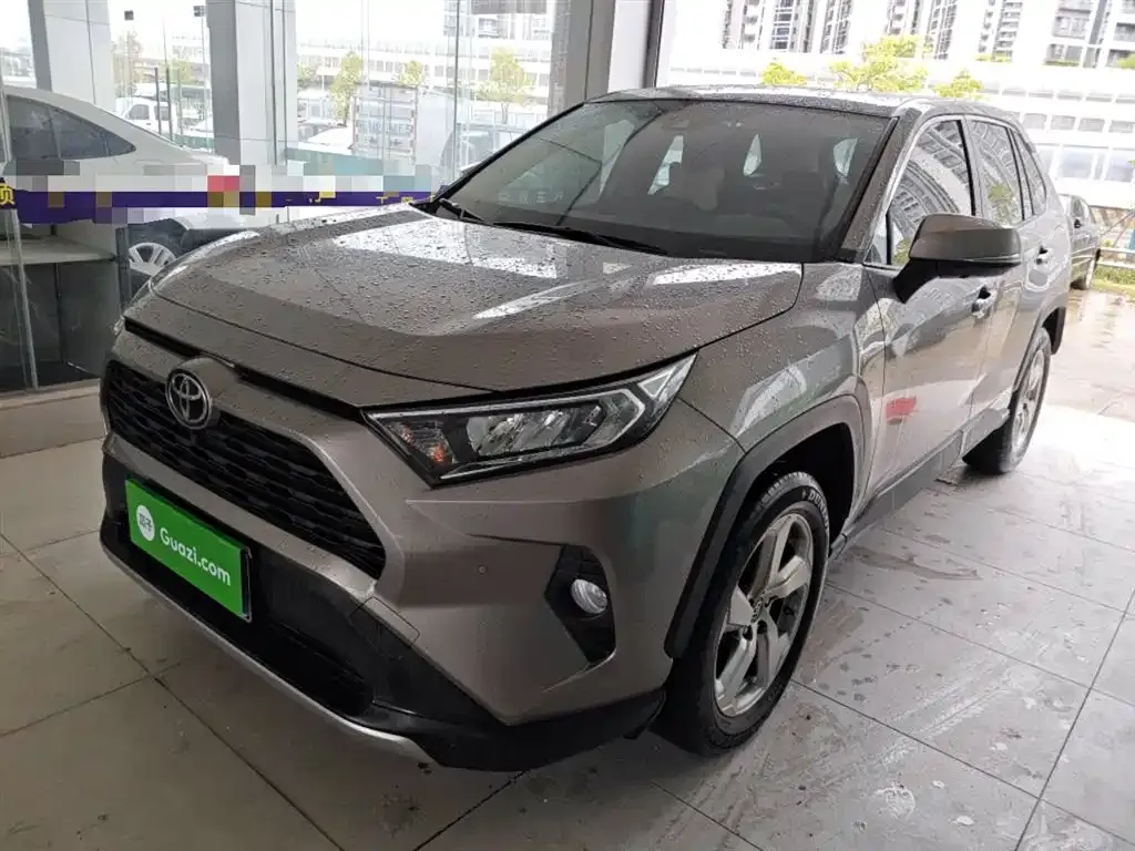 Toyota RAV4 — фото 7