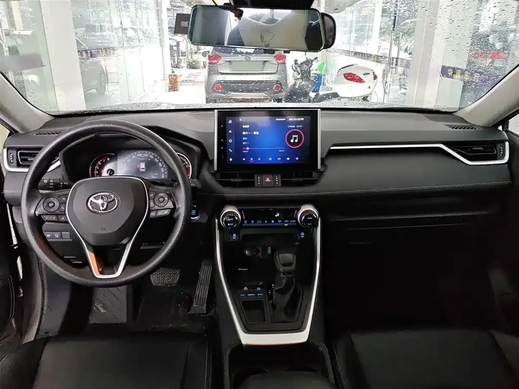 Toyota RAV4 — фото 2