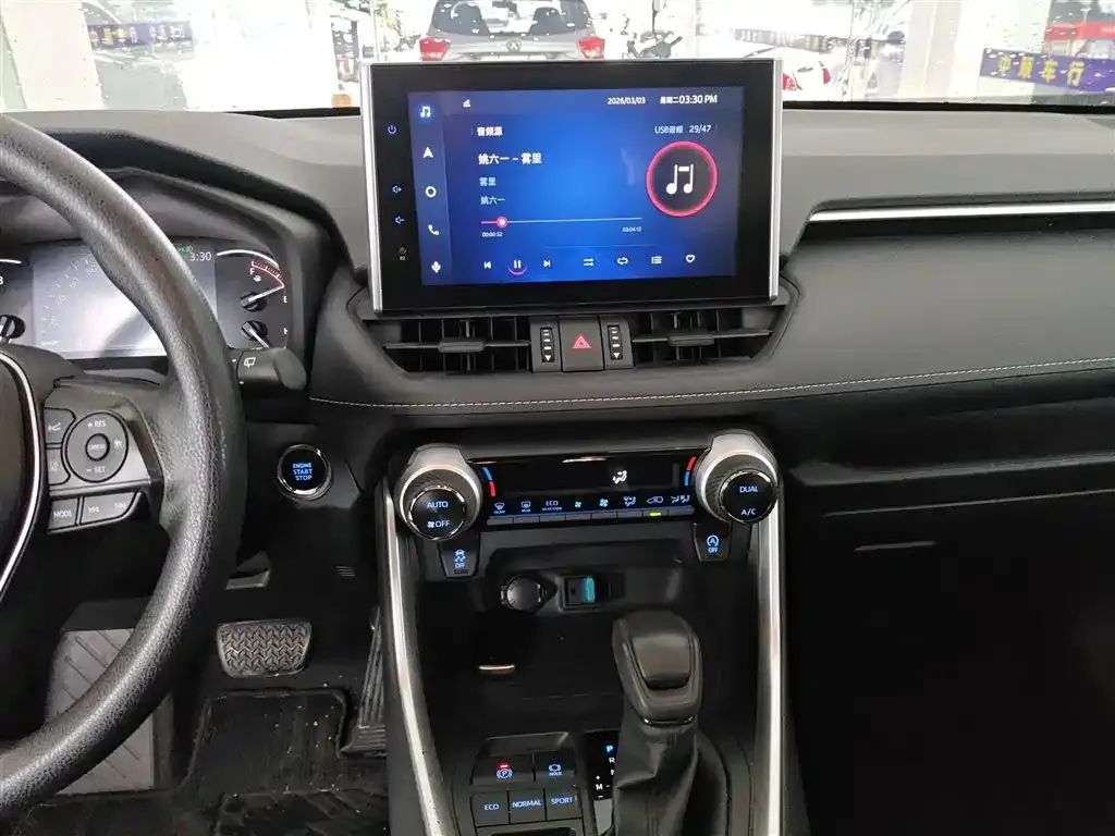 Toyota RAV4 — фото 6