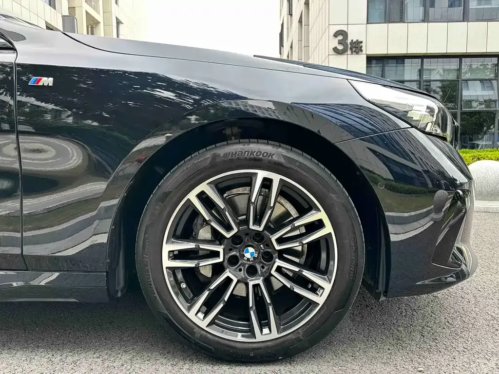 BMW 5 Series 2025 из CN, фото 6