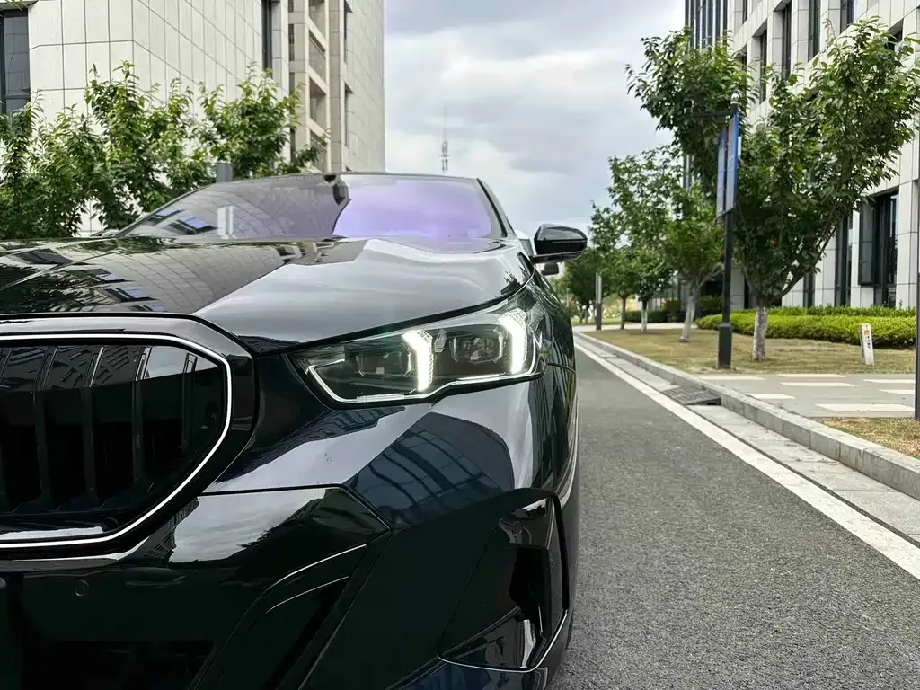 BMW 5 Series 2025 из CN, фото 9