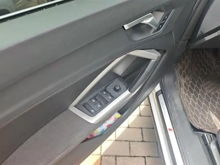 Audi Q3 — фото 10