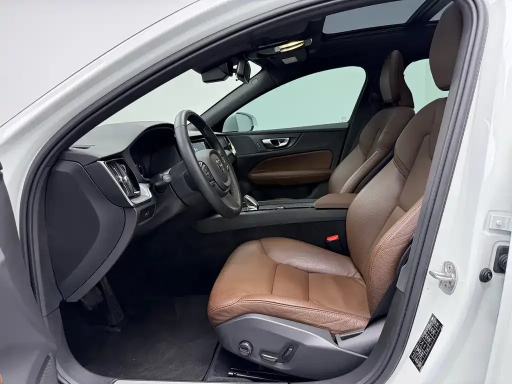 Volvo S60 2022 из CN, фото 8