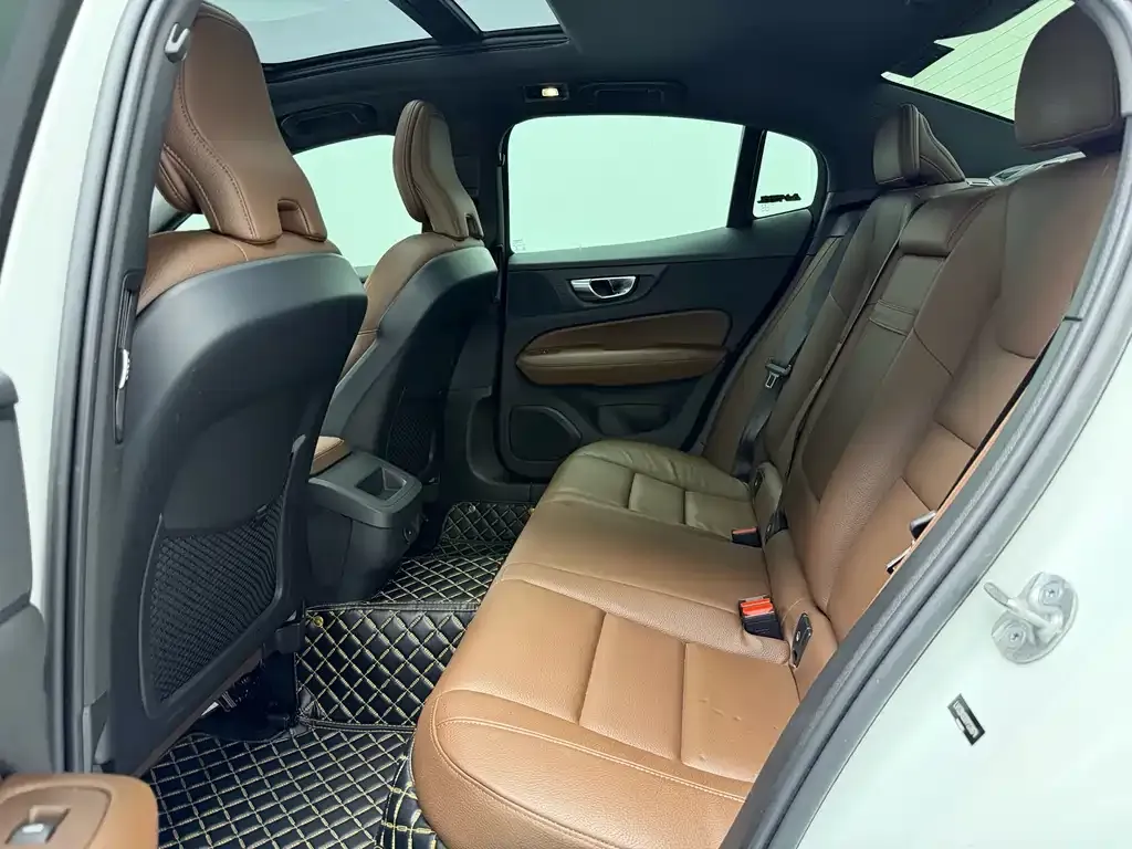 Volvo S60 2022 из CN, фото 9