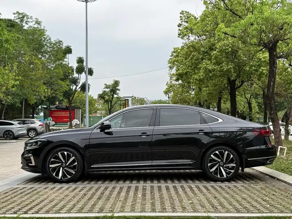 Volkswagen Passat — фото 10