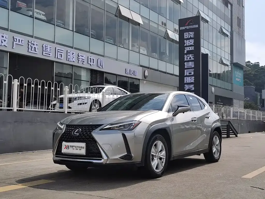 Lexus UX — фото 1