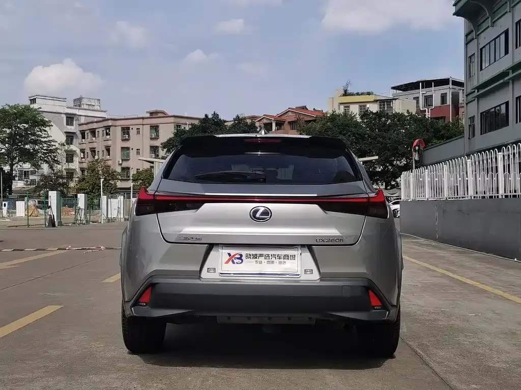 Lexus UX — фото 2