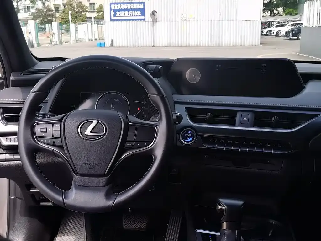Lexus UX — фото 8
