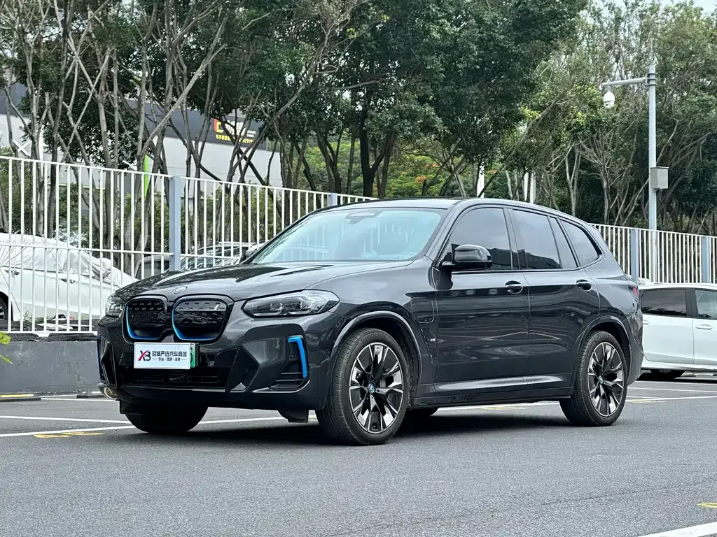 BMW iX3 — фото 1