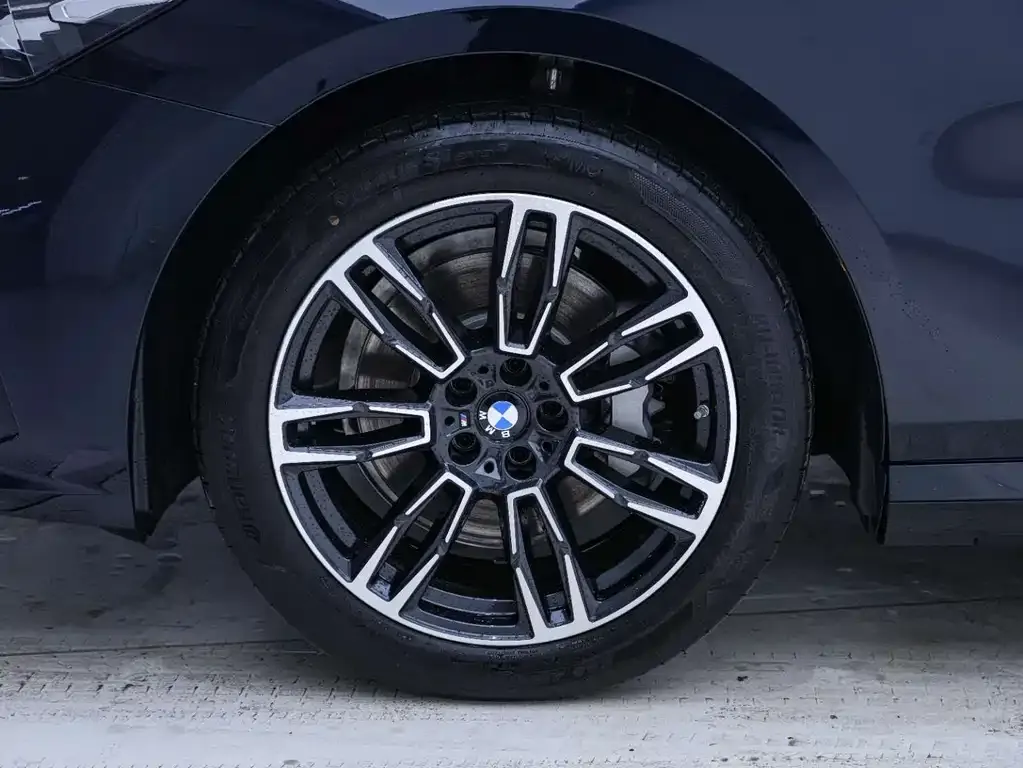 BMW 5 Series 2026 из CN, фото 3