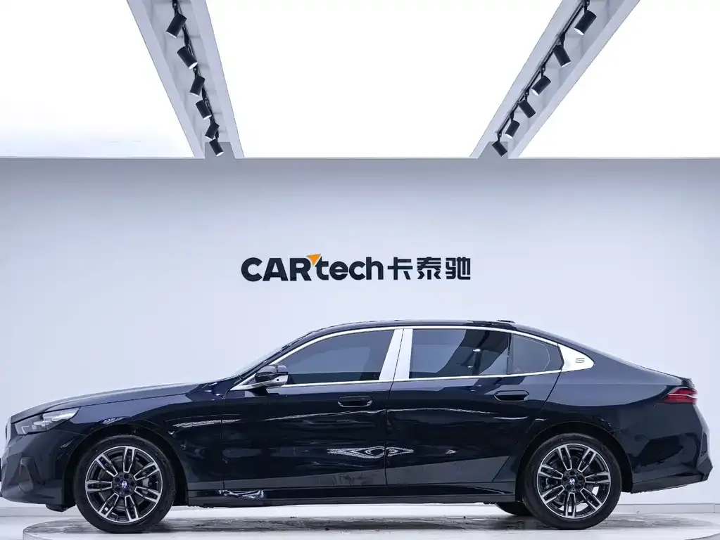 BMW 5 Series 2026 из CN, фото 6
