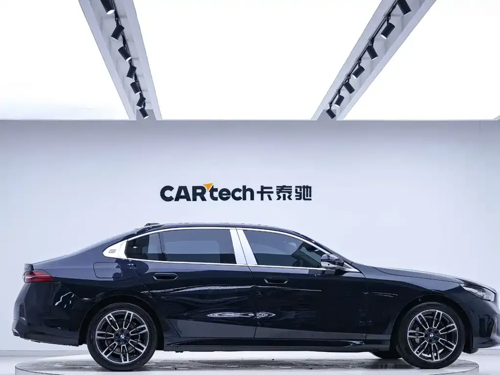 BMW 5 Series 2026 из CN, фото 4