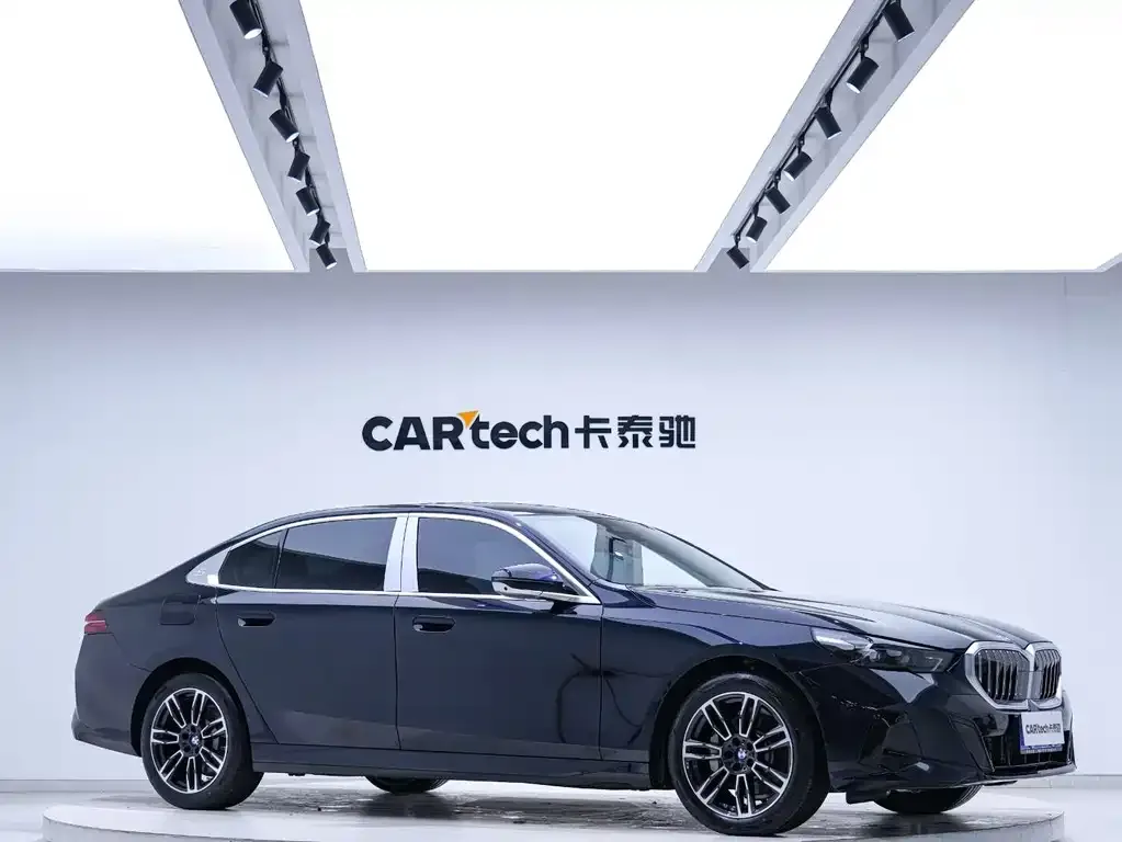BMW 5 Series 2026 из CN, фото 8