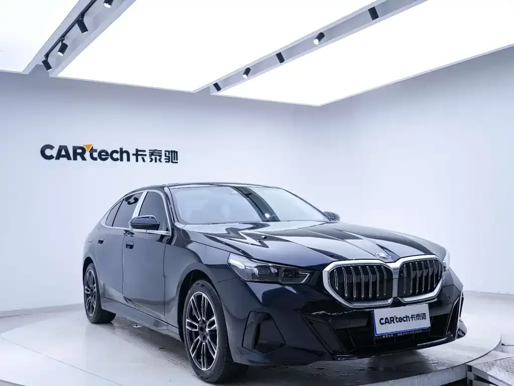 BMW 5 Series 2026 из CN, фото 2