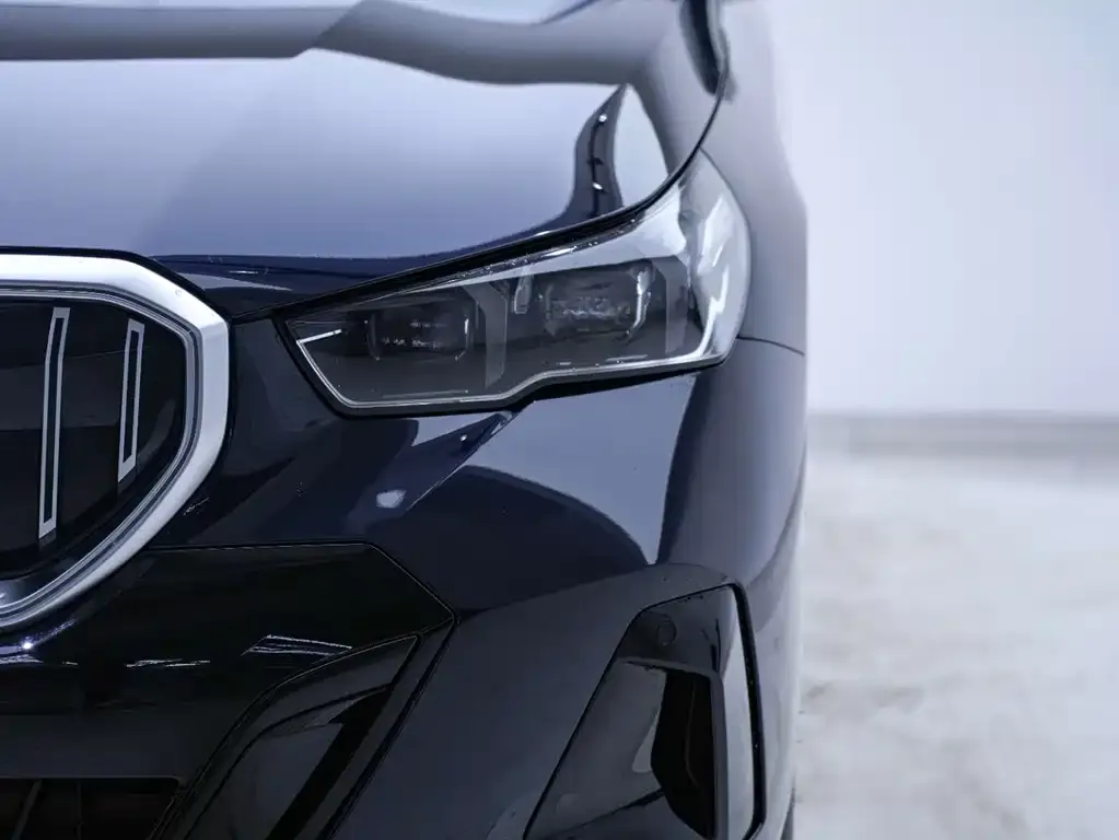 BMW 5 Series 2026 из CN, фото 10