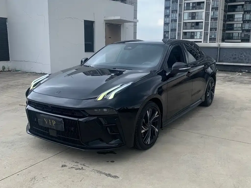 Lynk & Co 03