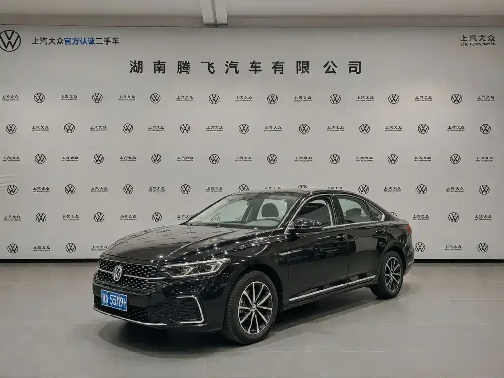 Volkswagen Passat — фото 1