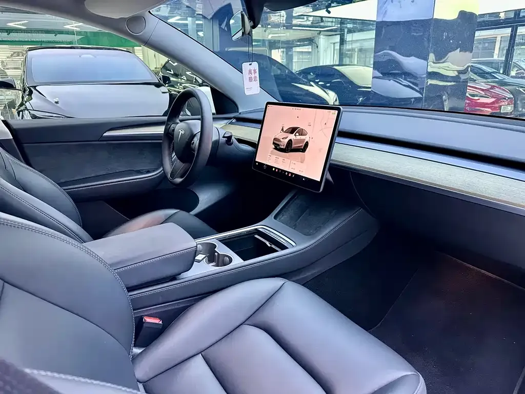 Tesla Model Y — фото 7