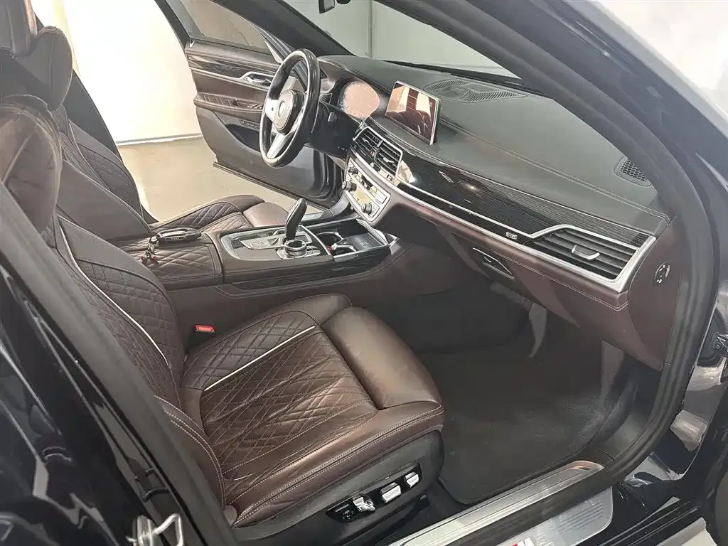 BMW 7 Series 2022 из CN, фото 6