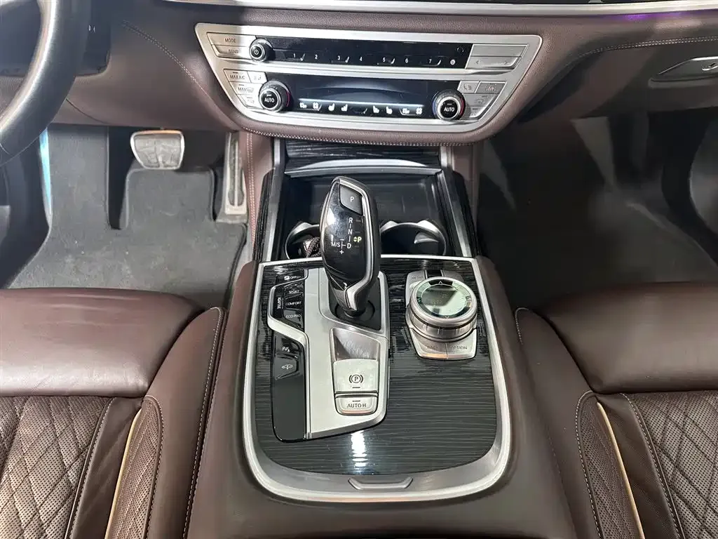 BMW 7 Series 2022 из CN, фото 10