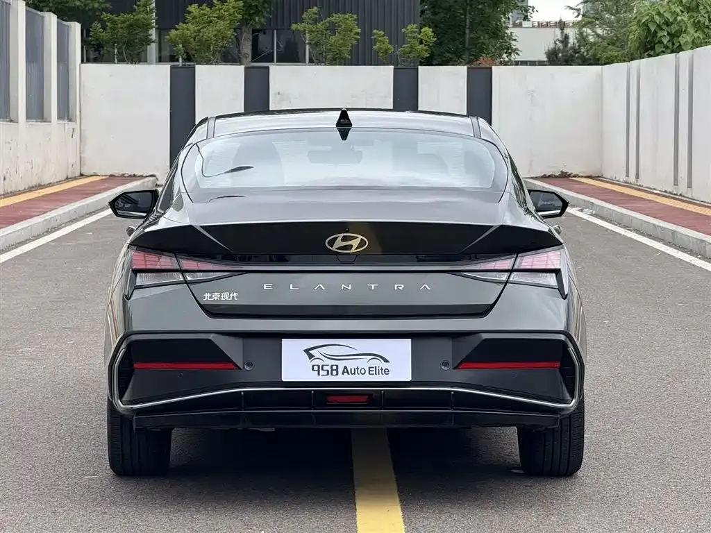 Hyundai Elantra — фото 9