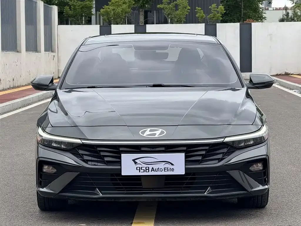 Hyundai Elantra — фото 2