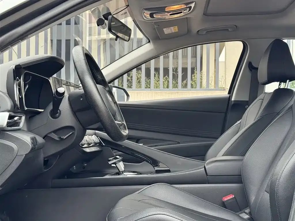 Hyundai Elantra — фото 6