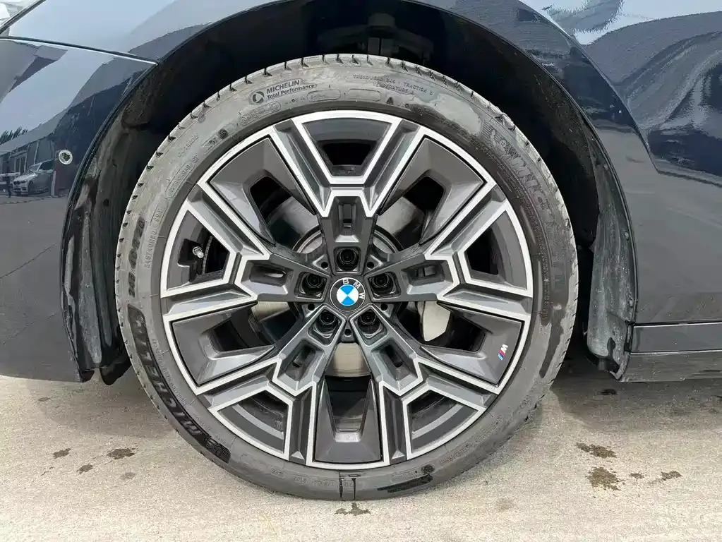 BMW 5 Series 2024 из CN, фото 4