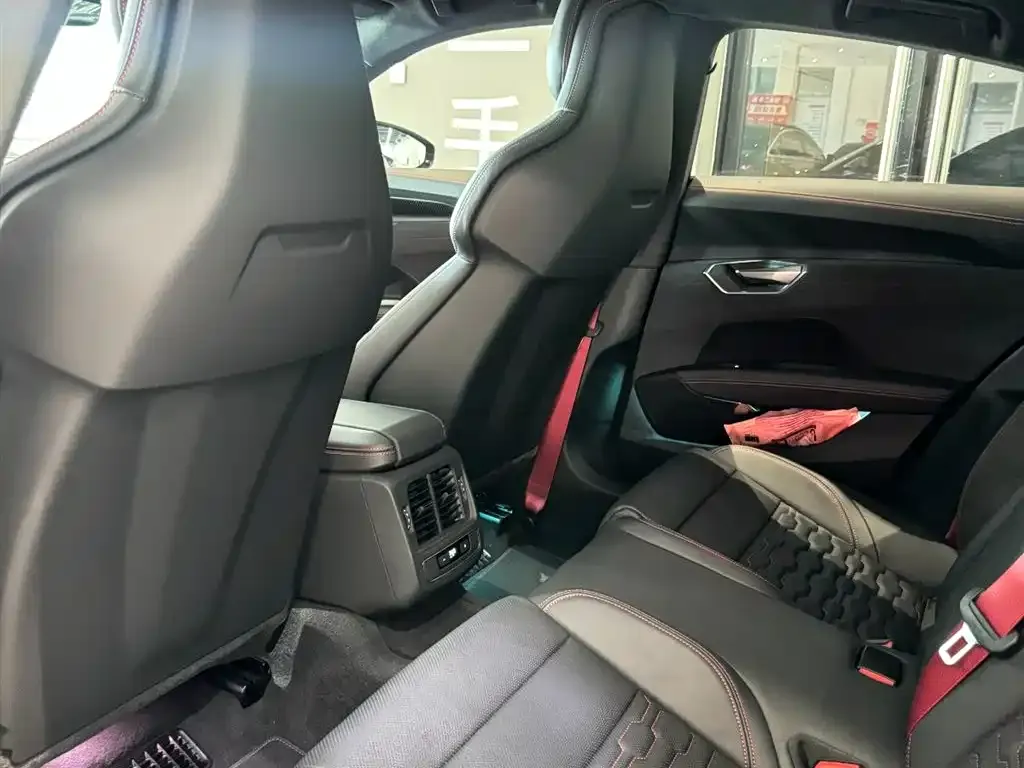 Audi RS e-tron GT 2024 из CN, фото 2