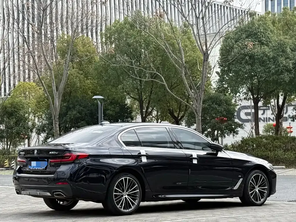 BMW 5 Series — фото 9