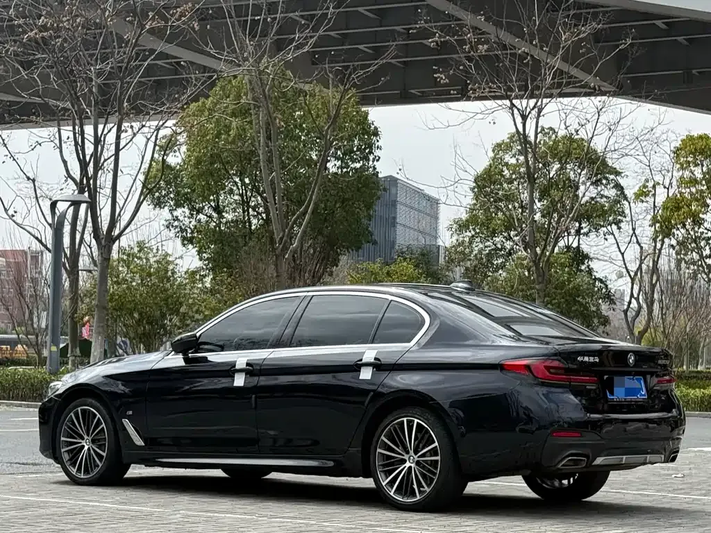 BMW 5 Series — фото 10