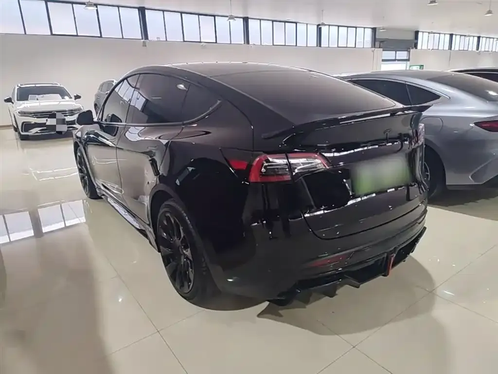 Tesla Model Y — фото 5