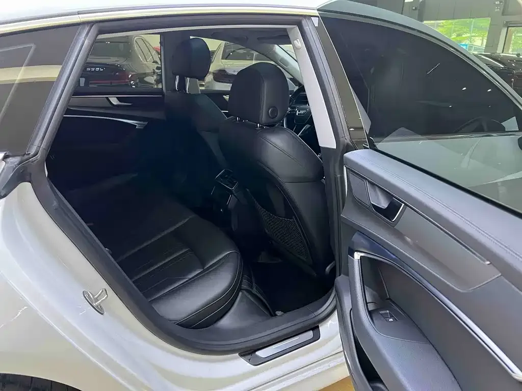 Audi A7 2021 из CN, фото 7