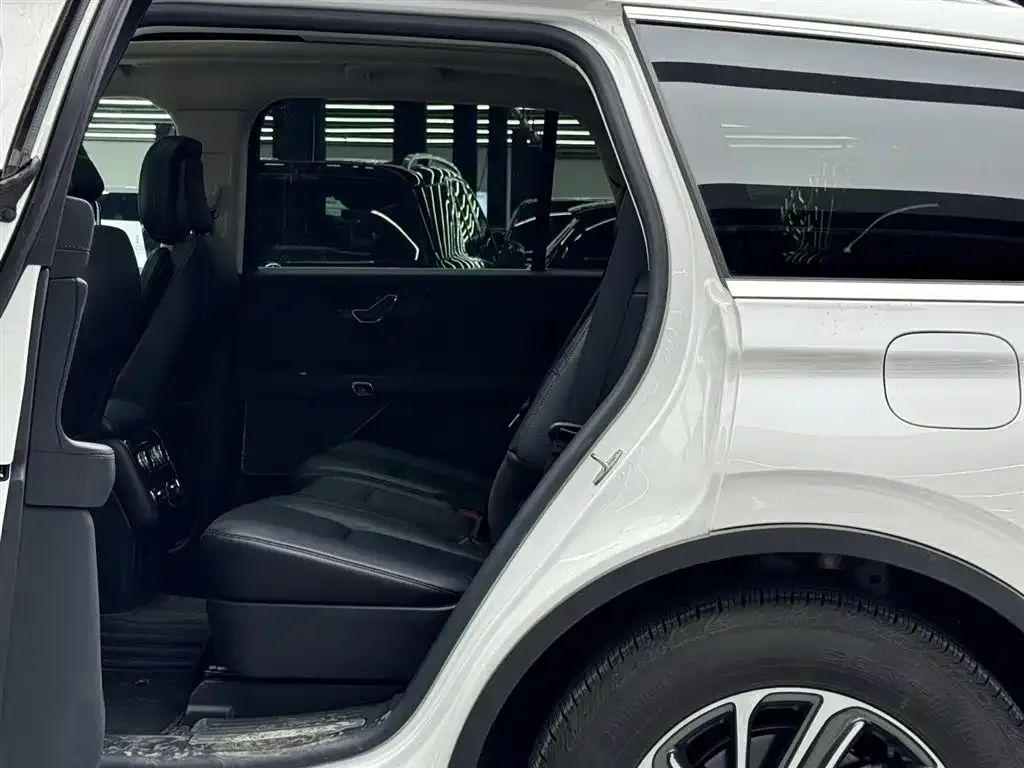 Lincoln Aviator 2023 из CN, фото 10