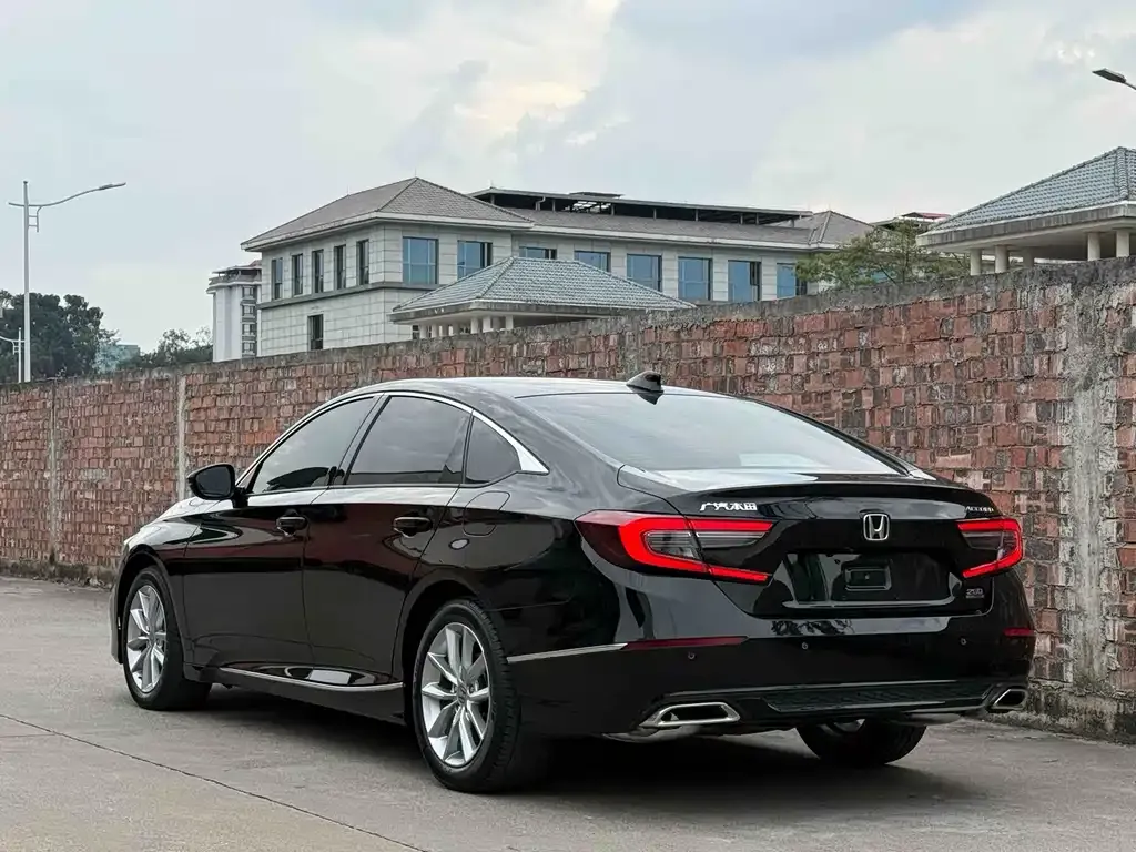 Honda Accord — фото 7