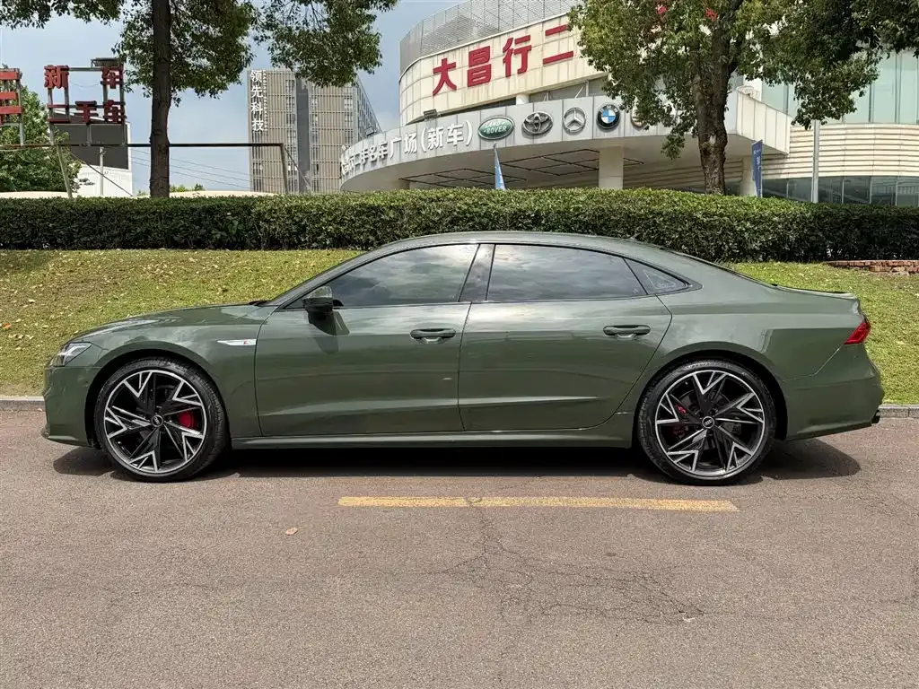 Audi A7L — фото 10