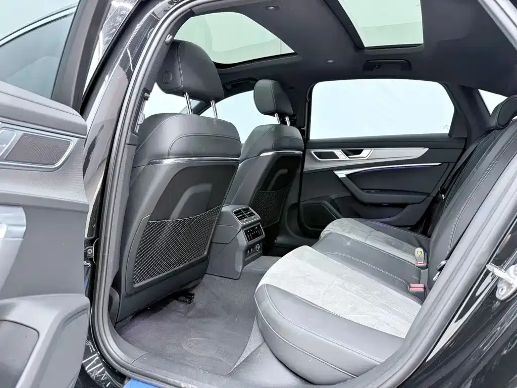 Audi A6L 2024 из CN, фото 9