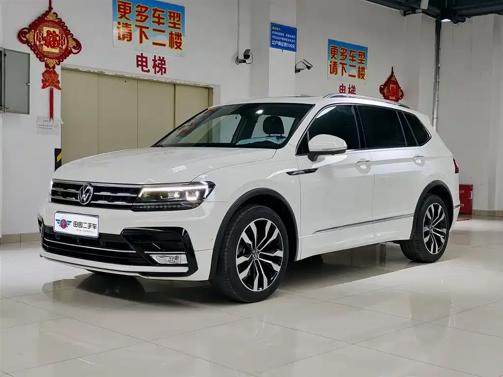 Volkswagen Tiguan L — фото 1
