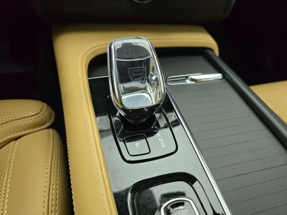 Volvo XC90 2023 из KR, фото 5