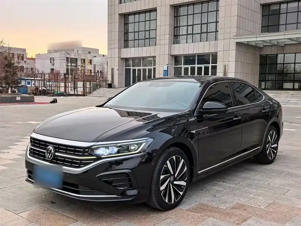 Volkswagen Passat — фото 1