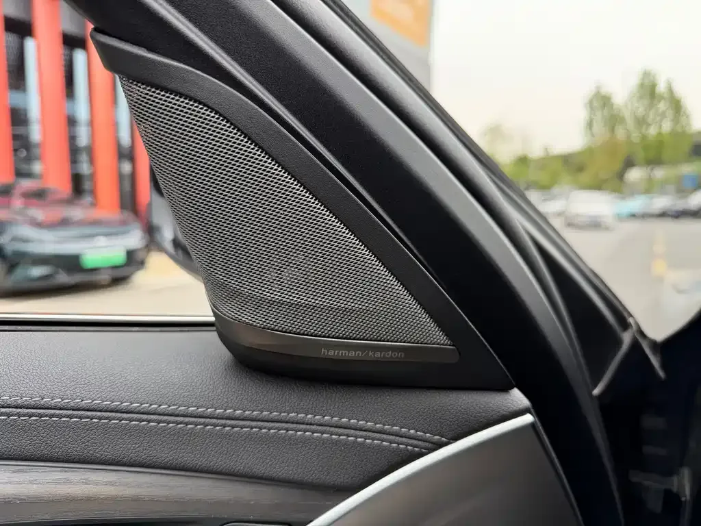 BMW 5 Series — фото 9