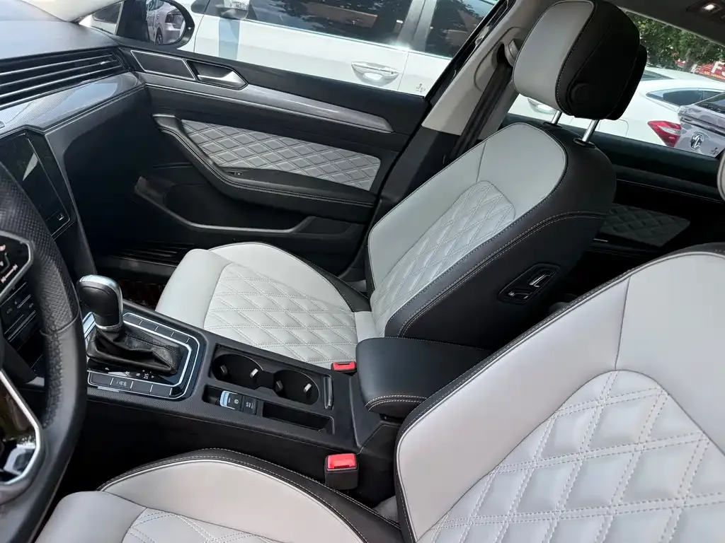 Volkswagen Magotan 2023 из CN, фото 4