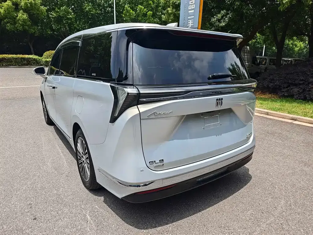 Buick GL8 Hybrid — фото 9