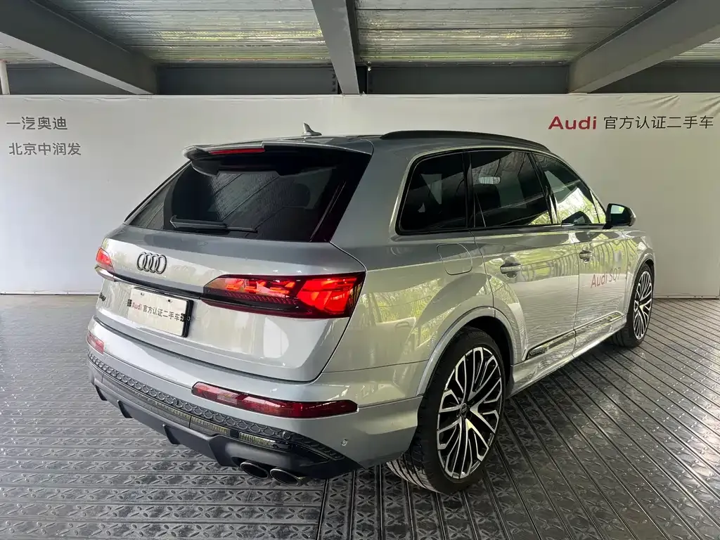 Audi SQ7 2024 из CN, фото 10