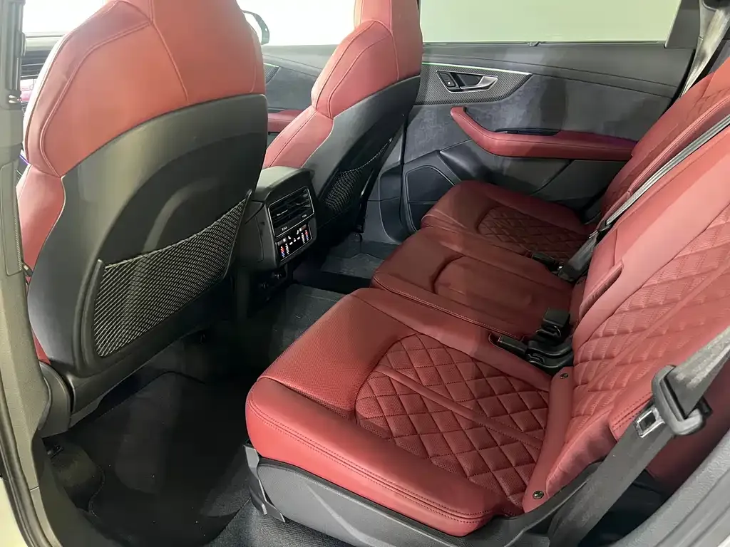Audi SQ7 2024 из CN, фото 8