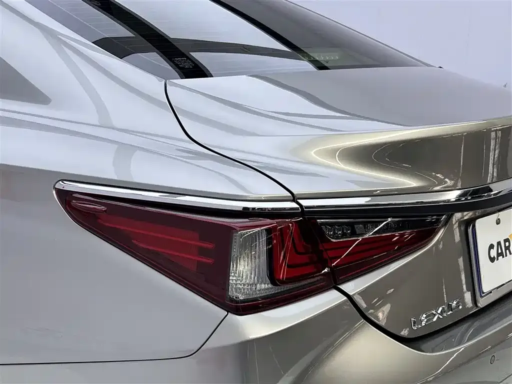 Lexus ES — фото 8